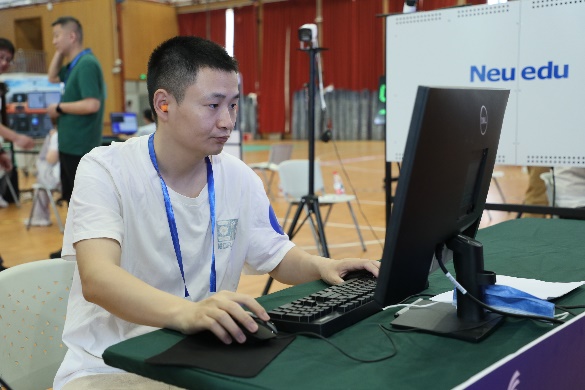 直擊比賽 上海市第二屆職業(yè)技能大賽智能汽車軟件開(kāi)發(fā)賽項(xiàng)在我校順利開(kāi)賽